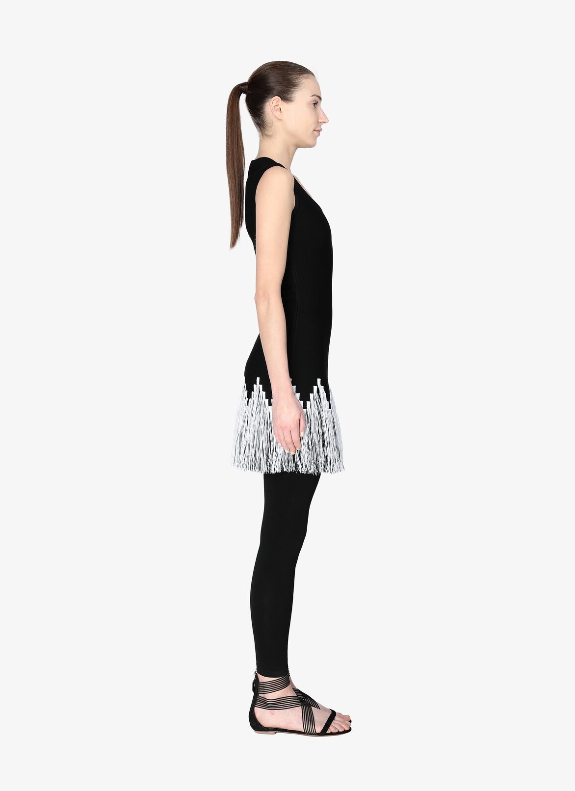 ROBE SANS MANCHE RAPHIA FRANGE NOIR/BLANC ALAÏA NOIR/BLANC ROBE SANS MANCHE RAPHIA FRANGE NOIR/BLANC